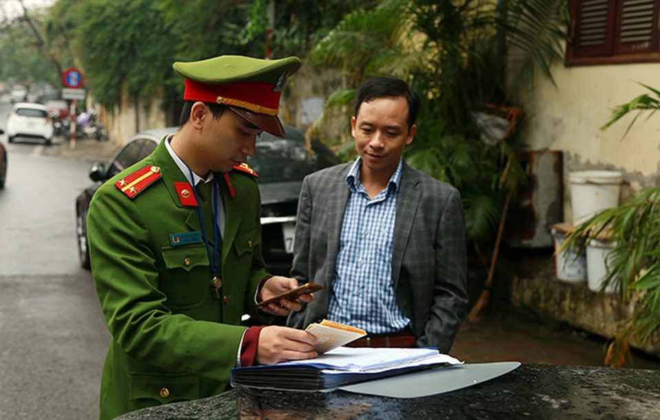 Hà Nội triển khai đỗ xe theo ngày chẵn lẻ, nhiều ô tô bị cẩu - 9 Ngoài tuyến phố Nguyễn Gia Thiều, Sở GTVT đang cho nghiên cứu đỗ xe chẵn - lẻ trên một số tuyến phố khác trên địa bàn quận Hoàn Kiếm
