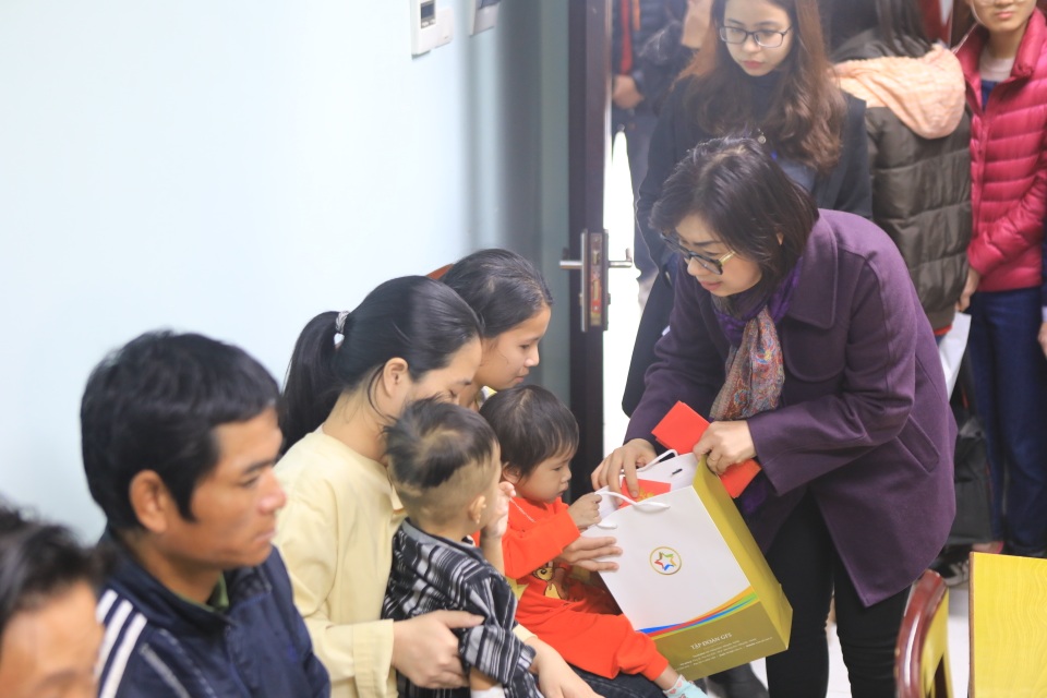 Tập đoàn GFS tặng quà cho các cháu bệnh nhân Nhi Trung ương và K Tân Triều - 1 Tập đoàn GFS tặng quà cho các cháu bệnh nhân Nhi Trung ương và K Tân Triều - 1