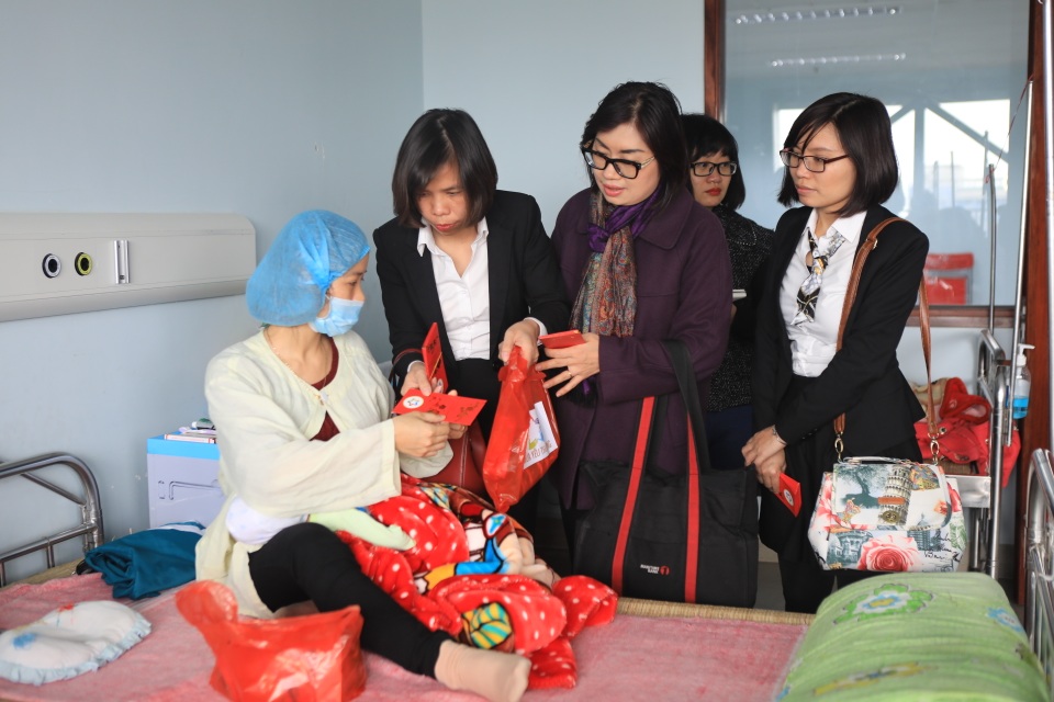 Tập đoàn GFS tặng quà cho các cháu bệnh nhân Nhi Trung ương và K Tân Triều - 2 Tập đoàn GFS tặng quà cho các cháu bệnh nhân Nhi Trung ương và K Tân Triều - 2