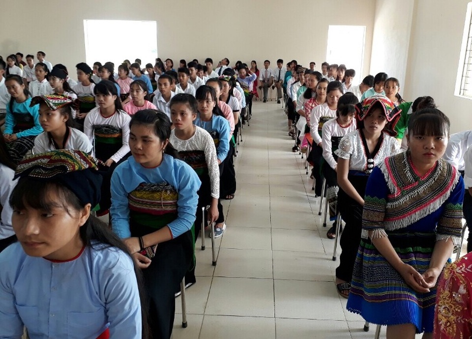 Lễ khai giảng đầu tiên tại ngôi trường chuyên biệt của xứ Thanh - 5 Năm học đầu tiên, nhà trường chào đón 180 học sinh, là những chủ nhân đầu tiên dưới ngôi nhà chung - trường THPT Dân tộc nội trú Ngọc Lặc