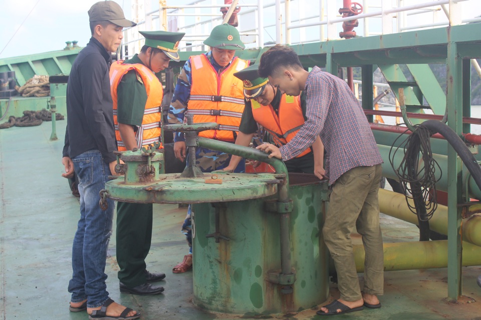 Phát hiện tàu chở gần 40 nghìn lít dầu không rõ nguồn gốc - 1 Con tàu chở gần 40 nghìn lít dầu các loại không rõ nguồn gốc (ảnh CTV)