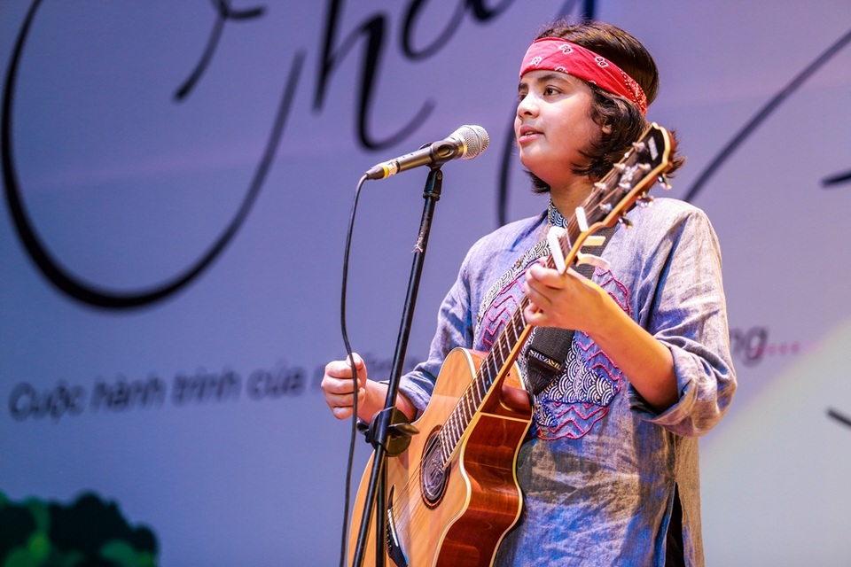 "Thần đồng âm nhạc" Jayden cùng 10 sao nhí hát vì trẻ em nghèo - 2 Thần đồng âm nhạc” gốc Việt” Jayden JT.