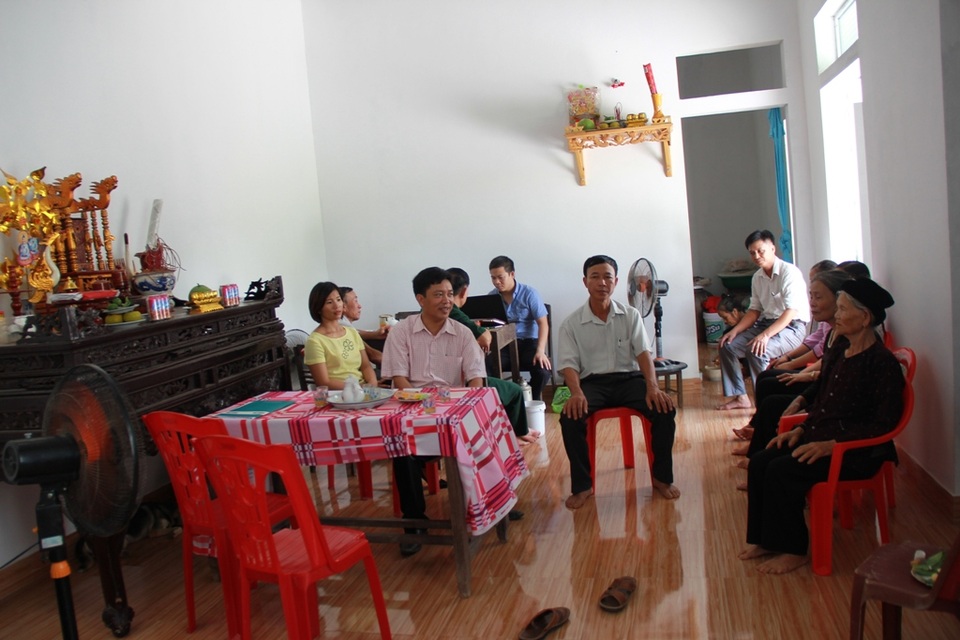 Khánh thành và bàn giao nhà tình nghĩa cho vợ liệt sỹ Lương Khắc Thứ - 8 Cụ Miêng cùng bà con hàng xóm hạnh phúc khi có được căn nhà mới