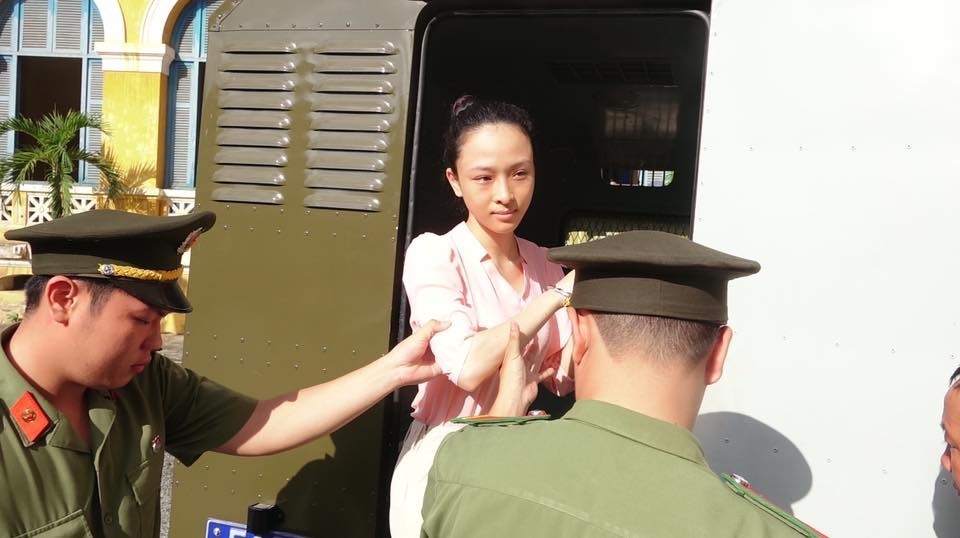 Các luật sư cho rằng bị cáo Nga đã bị tạm giam hơn 2 năm và không có dấu hiệu bỏ trốn, cản trở hoạt động điều tra hoặc cản trở việc xét xử của tòa án, do đó, việc tiếp tục tạm giam bị cáo Nga là không cần thiết.