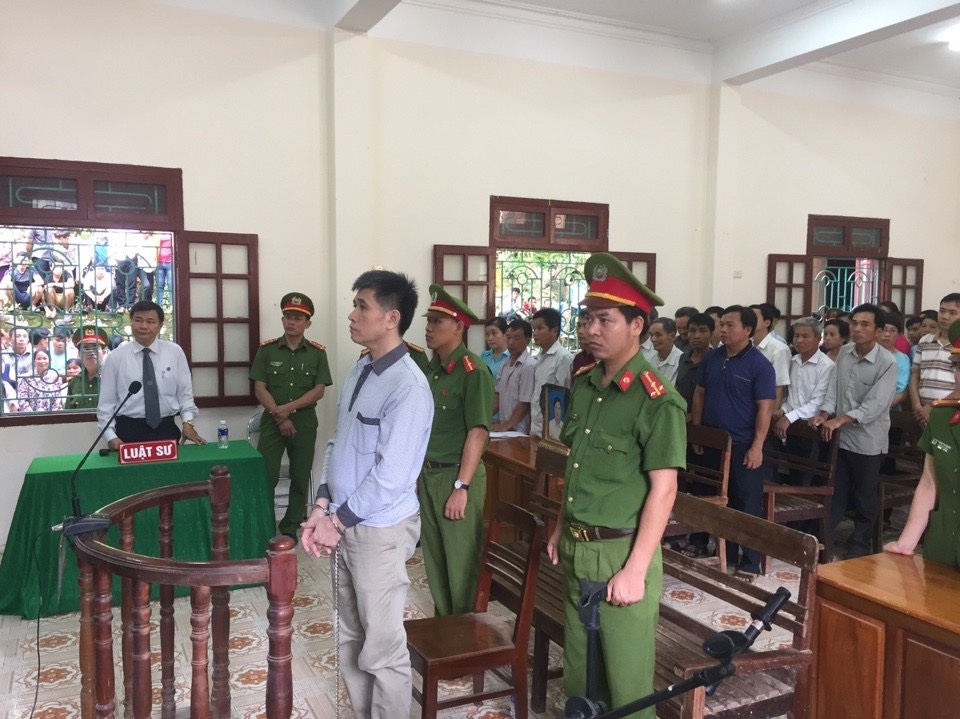 Trưởng công an xã giết cô giáo mầm non rồi vứt xác phi tang - 1 Bị cáo Thông trước vành móng ngựa