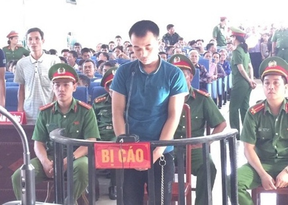 Bị cáo trước vành móng ngựa