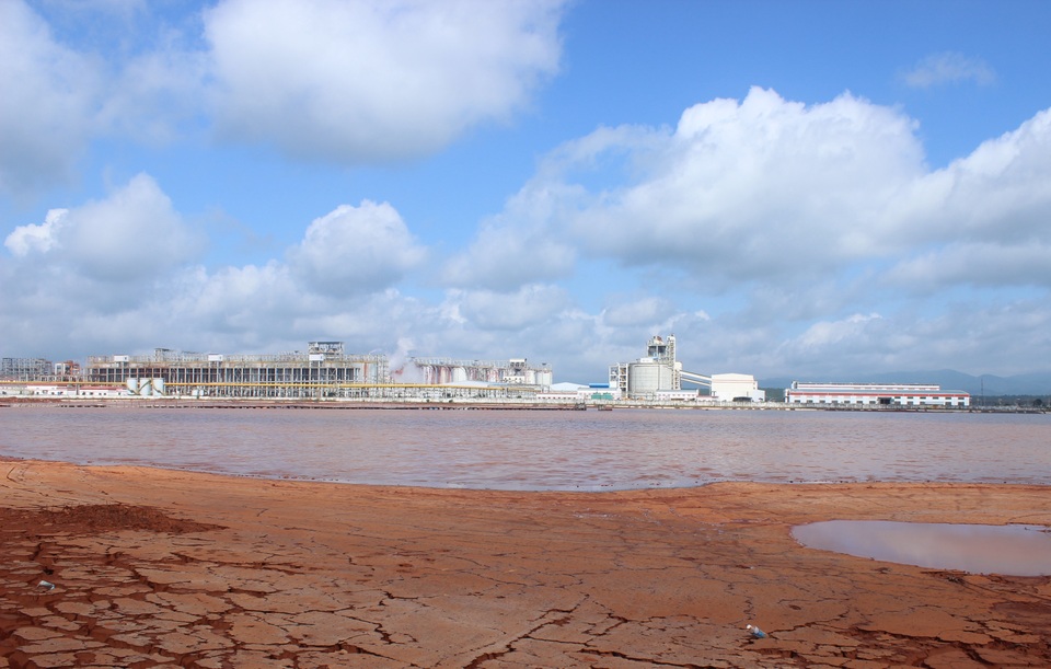Dân không đồng tình kết quả quan trắc môi trường dự án bauxite Tân Rai - 1 Hồ chứa bùn đỏ của dự án bauxite Tân Rai