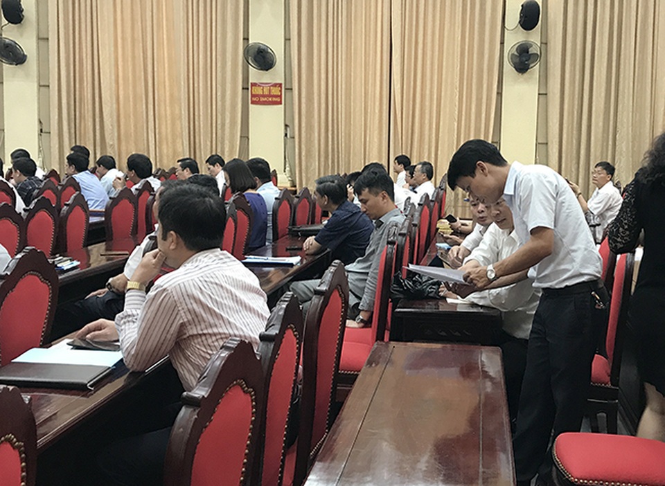 Hà Nội điểm danh, công khai cán bộ bỏ ngang cuộc họp chống lụt bão - 1 Ông Sửu yêu cầu nhân viên Văn phòng điểm danh để xác định cán bộ bỏ họp