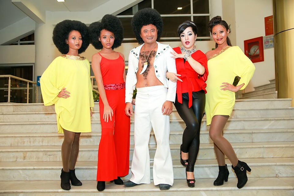 Trong chương trình Gala Cười 2017, “bà già” Thúy Nga đã có dịp hội ngộ với đông đảo các danh hài đất Bắc như: Quang Thắng, Tự Long, Xuân Bắc, Vân Dung...