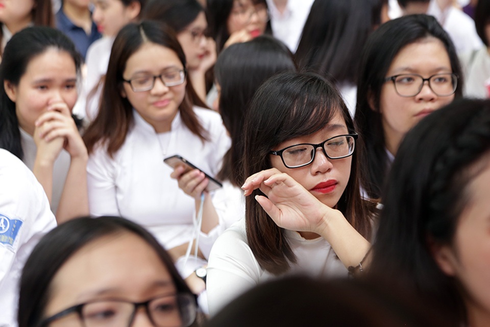 Những giọt nước mắt nghẹn ngào trong lễ bế giảng THPT Phan Đình Phùng - 6 Bâng khuâng, xúc động, nghẹn ngào...