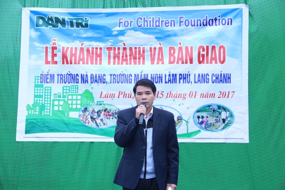 Hân hoan ngày khánh thành phòng học Dân trí thứ 10 tại điểm trường Nà Đang - 8 Ông Lữ Đức Chung - Phó chủ tịch UBND huyện Lang Chánh phát biểu