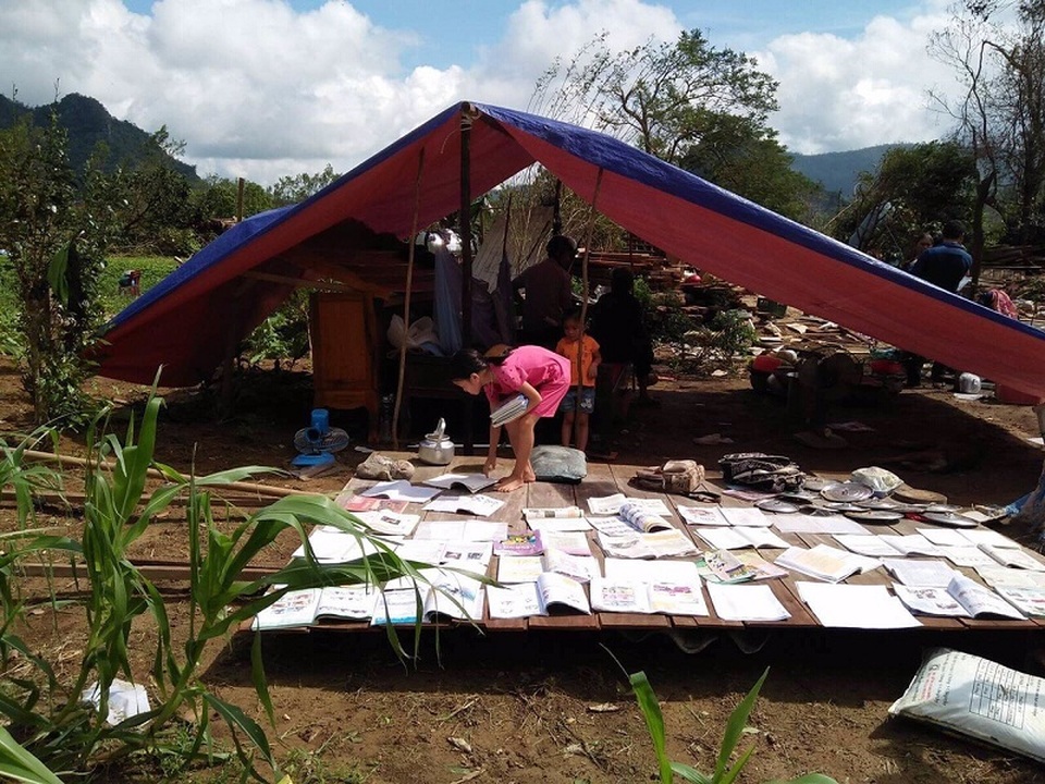 Cơn bão số 10 đã làm sập 122 ngôi nhà với mức thiệt hại trên 70% của người dân huyện Minh Hóa. Sau khi bão đi qua, hầu hết gia đình có nhà bị sập tại địa phương này trở nên rất khó khăn.