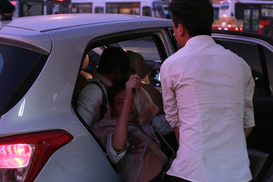 Hơn 137 triệu đồng đến với bệnh nhân Hầu A Vừa - 2
Để xuống đến Hà Nội, bác Vừa phải trải qua 700km bằng nhiều phương tiện