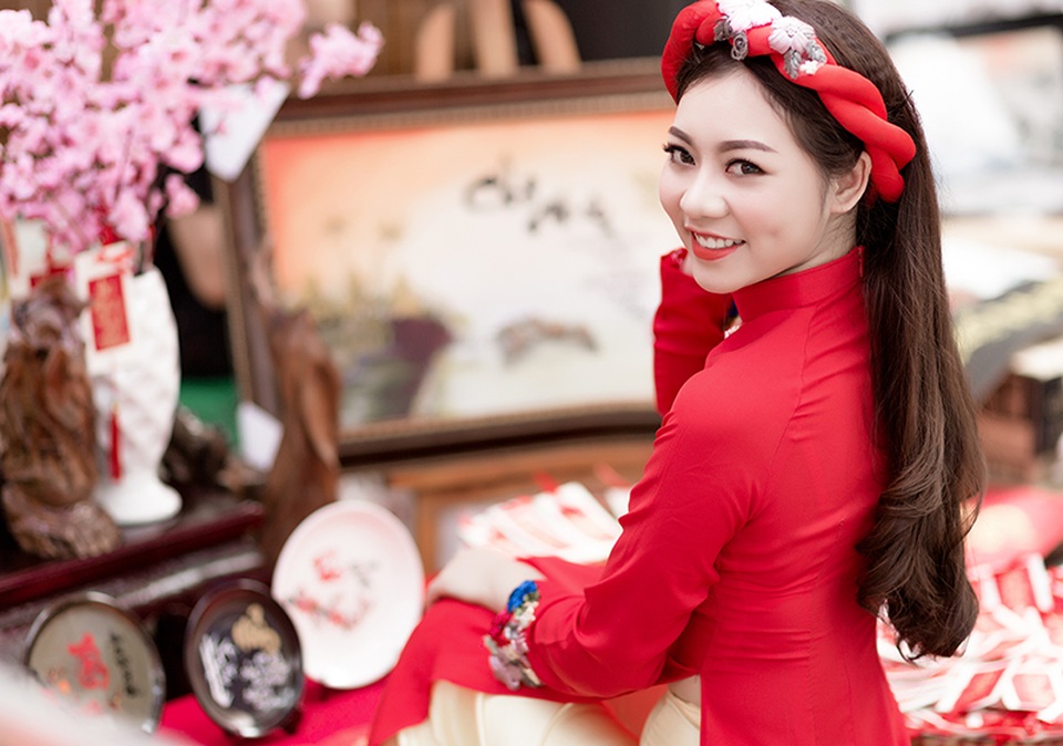 Thiếu nữ Sài Gòn tìm hiểu về tục xin chữ đầu xuân - 3 Nhân dịp Tết sắp đến, Trúc ghé thăm khu chợ xuân.