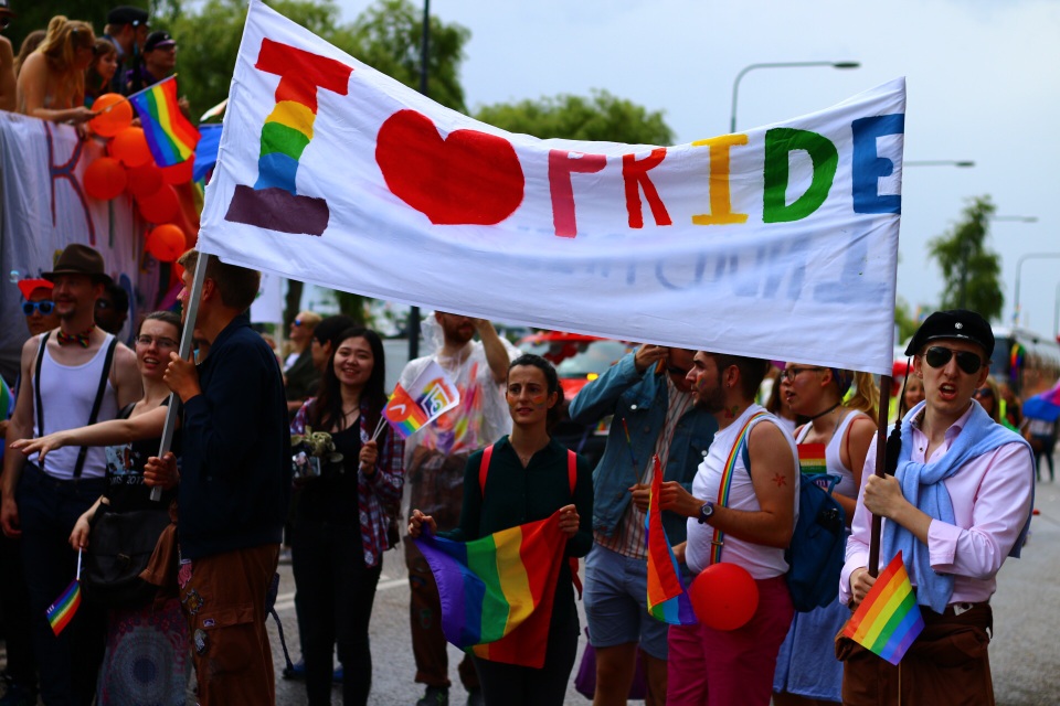 Diễu hành ủng hộ bình đẳng giới "đốt nóng" Stockholm - 10
Khoảng 500 tình nguyện viên đã tham sự sự kiện trong các vai trò khác nhau, như hỗ trợ công tác tổ chức, báo chí và hậu cần.