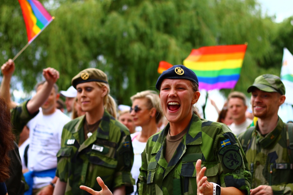 Diễu hành ủng hộ bình đẳng giới "đốt nóng" Stockholm - 17
Cuộc diễu hành có sự tham gia của nhiều cơ quan của Thụy Điển như Bộ ngoại giao, Cơ quan phát triển quốc tế của Thuỵ Điển (SIDA), lực lượng cảnh sát, quân đội, Học viện Kỹ thuật Hoàng gia KTH...