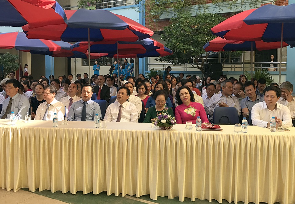 Trường Đoàn Thị Điểm - một trong những trường tiểu học hàng đầu Thủ đô - 1 Đại biểu đến dự Lễ Kỷ niệm 20 năm thành lập Trường Tiểu học Đoàn Thị Điểm