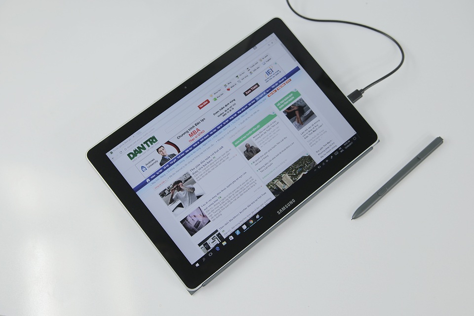 Đánh giá máy tính bảng "2 trong 1" Samsung Galaxy Book - 10 Đánh giá máy tính bảng "2 trong 1" Samsung Galaxy Book - 10