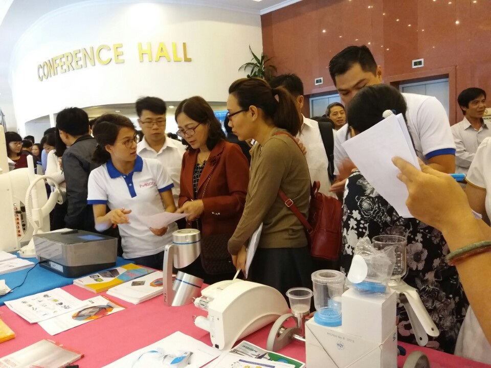 Thu hồi thuốc không đạt chuẩn: Chưa nghiêm! - 1 Đông đảo các đại biểu từ các cơ sở y tế, nhà sản xuất... đã đến với Hội thảo