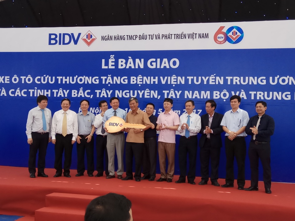 APT bàn giao lô xe cứu thương trị giá 55 tỷ cho Bộ Y tế - 1 APT bàn giao lô xe cứu thương trị giá 55 tỷ cho Bộ Y tế - 1