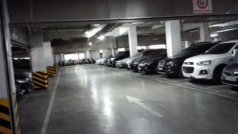 Hà Nội: Cư dân chung cư Hancorp Plaza mệt nhoài đi đòi quyền được sống bình yên - 2
Hầm để xe ô tô là một trong các nội dung khiếu nại của cư dân với chủ đầu tư.