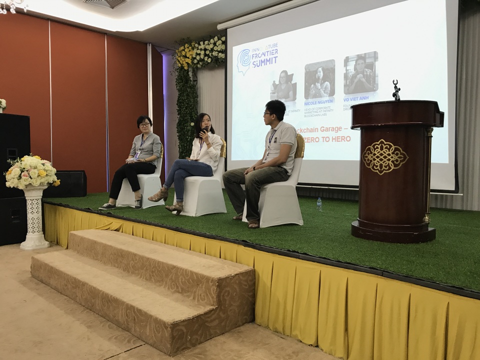 Các diễn giả chia sẻ kinh nghiệm để áp dụng công nghệ tiên phong vào mô hình kinh doanh thực tế.