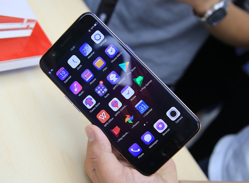 Trên tay Oppo R11 phiên bản FC Barcelona Edition tại Việt Nam - 9 Trên tay Oppo R11 phiên bản FC Barcelona Edition tại Việt Nam - 9