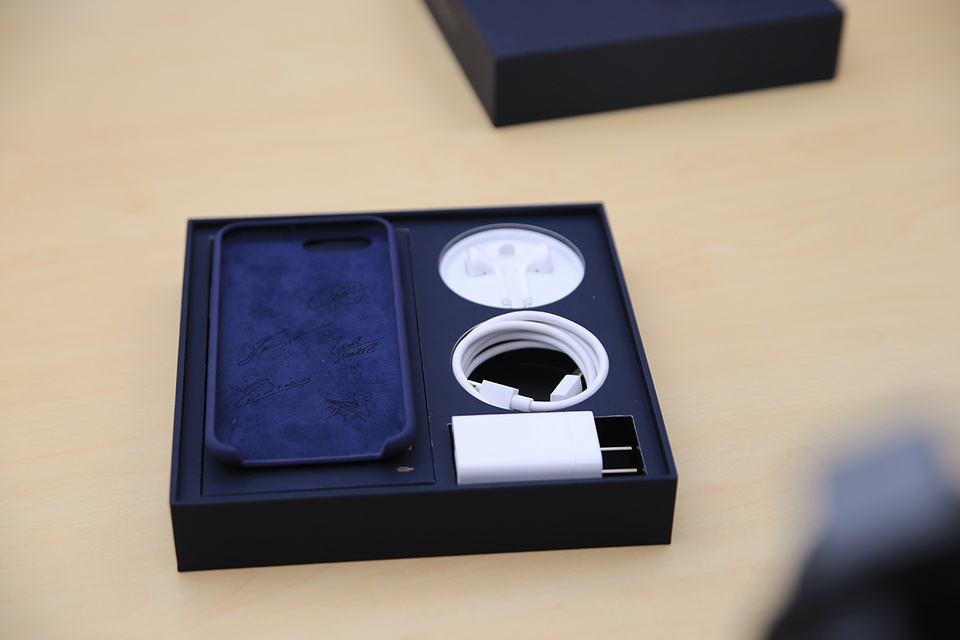 Trên tay Oppo R11 phiên bản FC Barcelona Edition tại Việt Nam - 7 Trên tay Oppo R11 phiên bản FC Barcelona Edition tại Việt Nam - 7