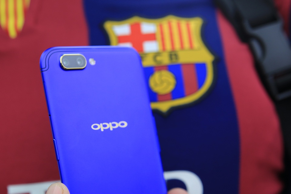 Trên tay Oppo R11 phiên bản FC Barcelona Edition tại Việt Nam - 8 Trên tay Oppo R11 phiên bản FC Barcelona Edition tại Việt Nam - 8