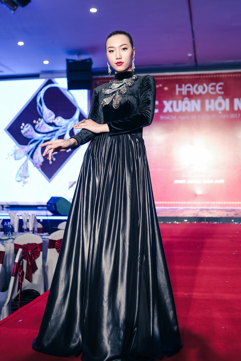 Trang sức PNJ toả sáng cùng vẻ đẹp các nữ doanh nhân trong "Sắc xuân hội ngộ" 2017 - 4 Trang sức PNJ toả sáng cùng vẻ đẹp các nữ doanh nhân trong "Sắc xuân hội ngộ" 2017 - 4