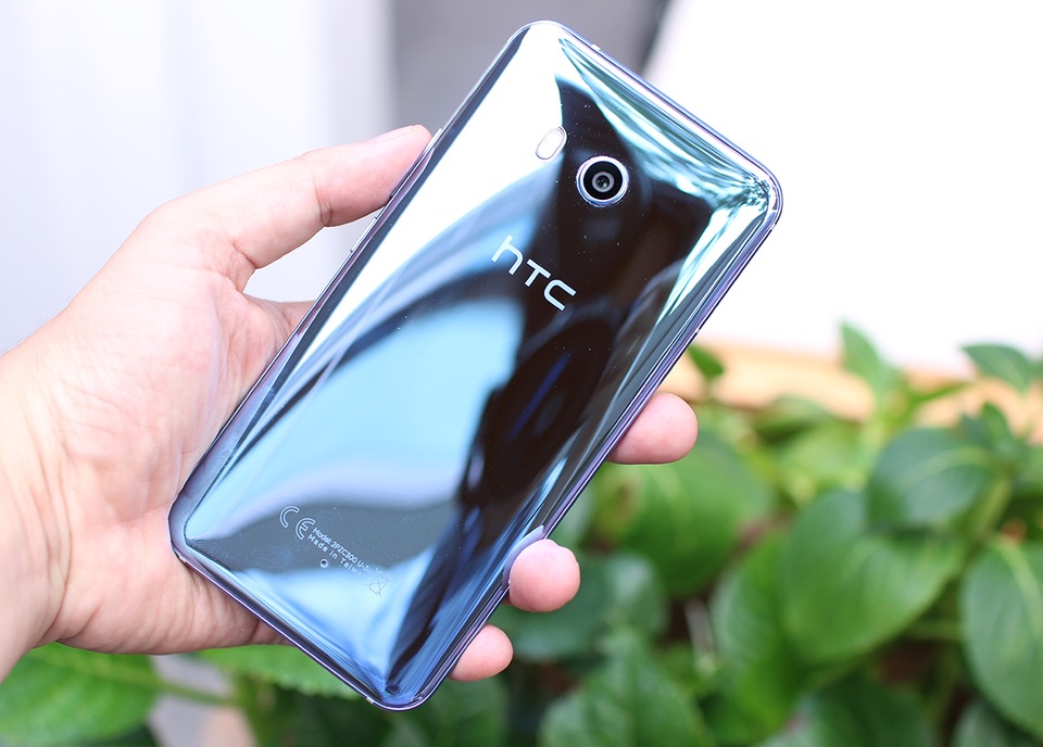 Điện thoại "bóp" HTC U11 chính thức ra mắt, giá 16,9 triệu đồng - 2 HTC U11