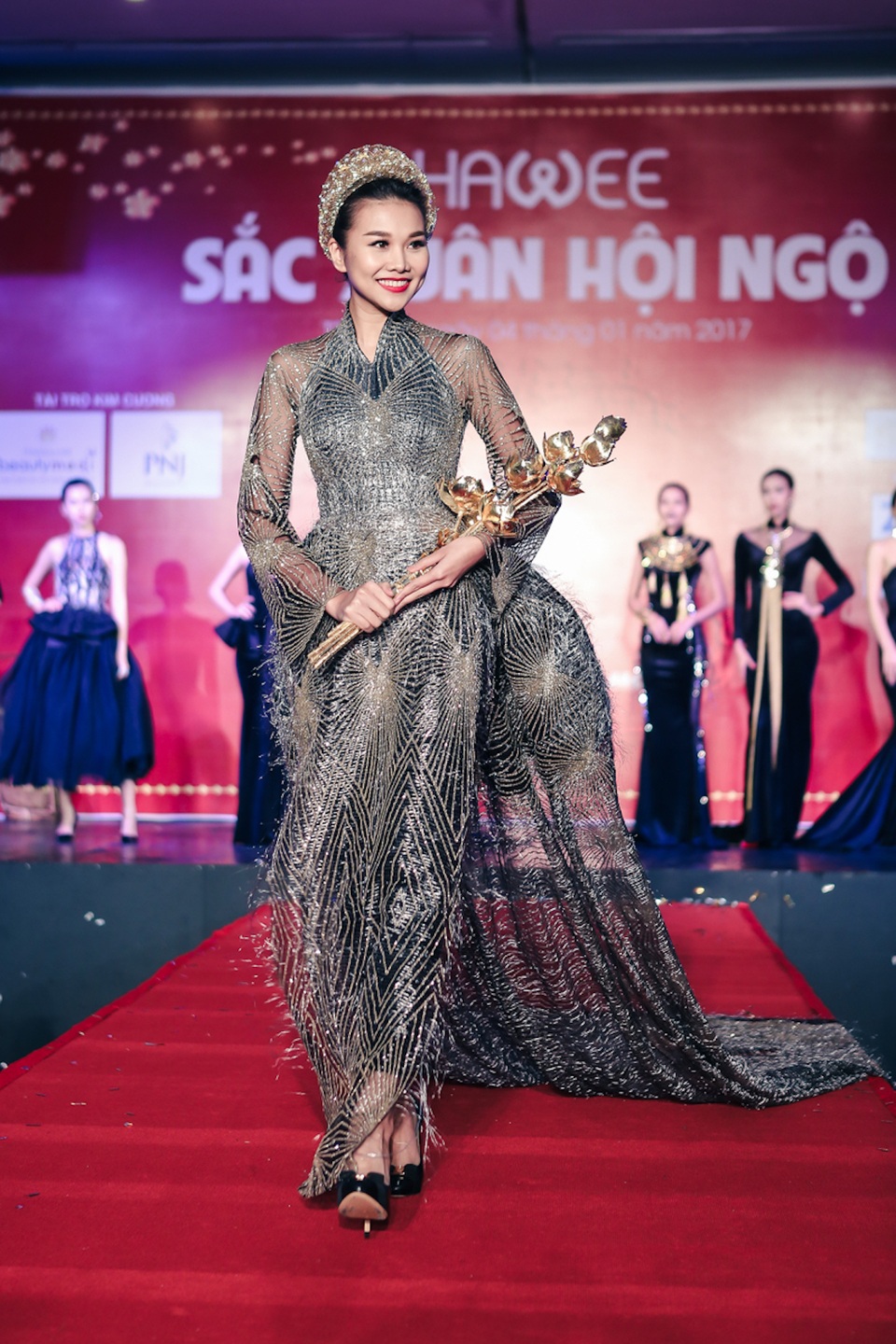 Trang sức PNJ toả sáng cùng vẻ đẹp các nữ doanh nhân trong "Sắc xuân hội ngộ" 2017 - 1 Trang sức PNJ toả sáng cùng vẻ đẹp các nữ doanh nhân trong "Sắc xuân hội ngộ" 2017 - 1