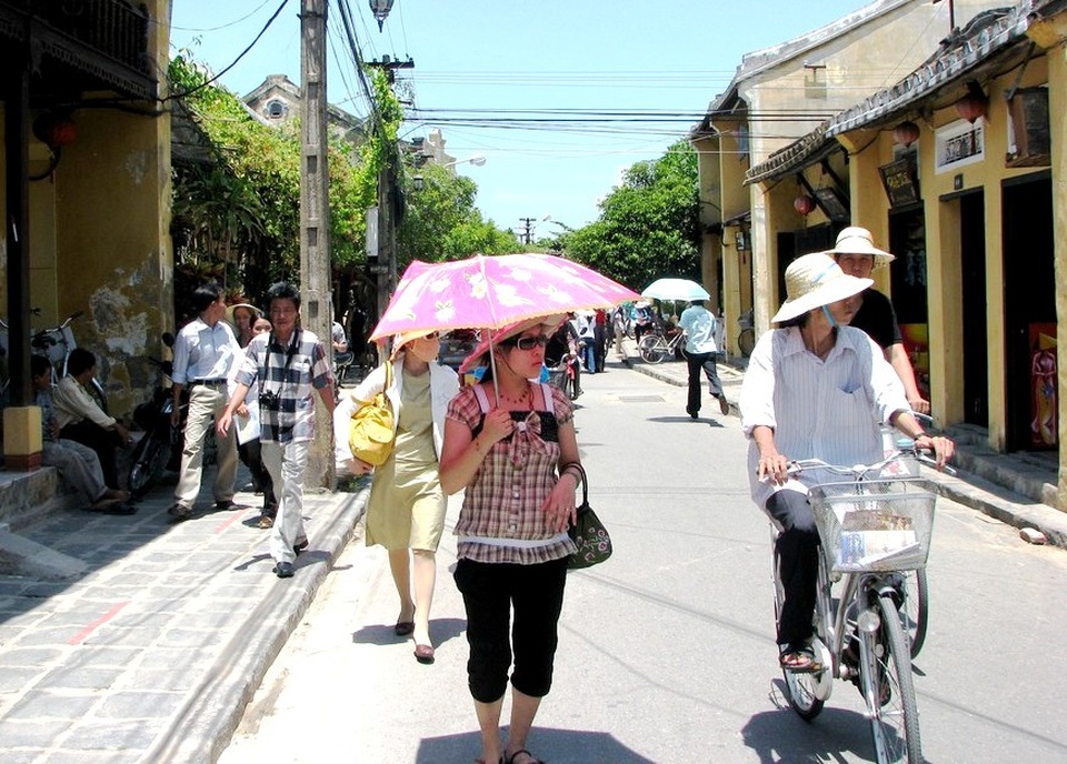 Hội An mở rộng không gian “Phố dành cho người đi bộ” - 1 Từ ngày 12/4, TP Hội An mở rộng không gian trong phố cổ dành cho người đi bộ và xe không động cơ