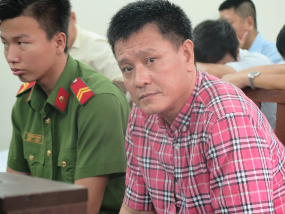 Hoãn phiên tòa xét xử cán bộ hải quan nhận hối lộ cả tỷ trong vài ngày - 1
Chỉ trong mấy ngày, Nguyễn Trường Duy đã nhận hối lộ tiền tỷ.