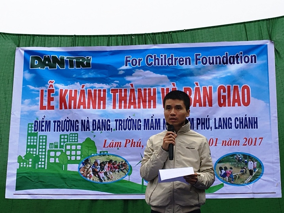 Hân hoan ngày khánh thành phòng học Dân trí thứ 10 tại điểm trường Nà Đang - 7 Nhà báo Phạm Tuấn Anh - Phó tổng biên tập báo Dân trí phát biểu tại buổi lễ