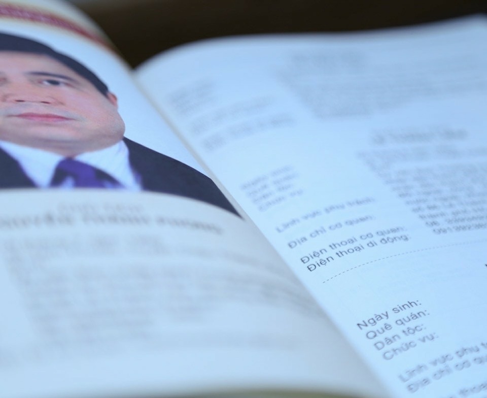 
Lần đầu tiên thông tin (tên, địa chỉ, điện thoại cơ quan, điện thoại di động được phép công bố) của các lãnh đạo được công khai (Ảnh: Lý Thành)
