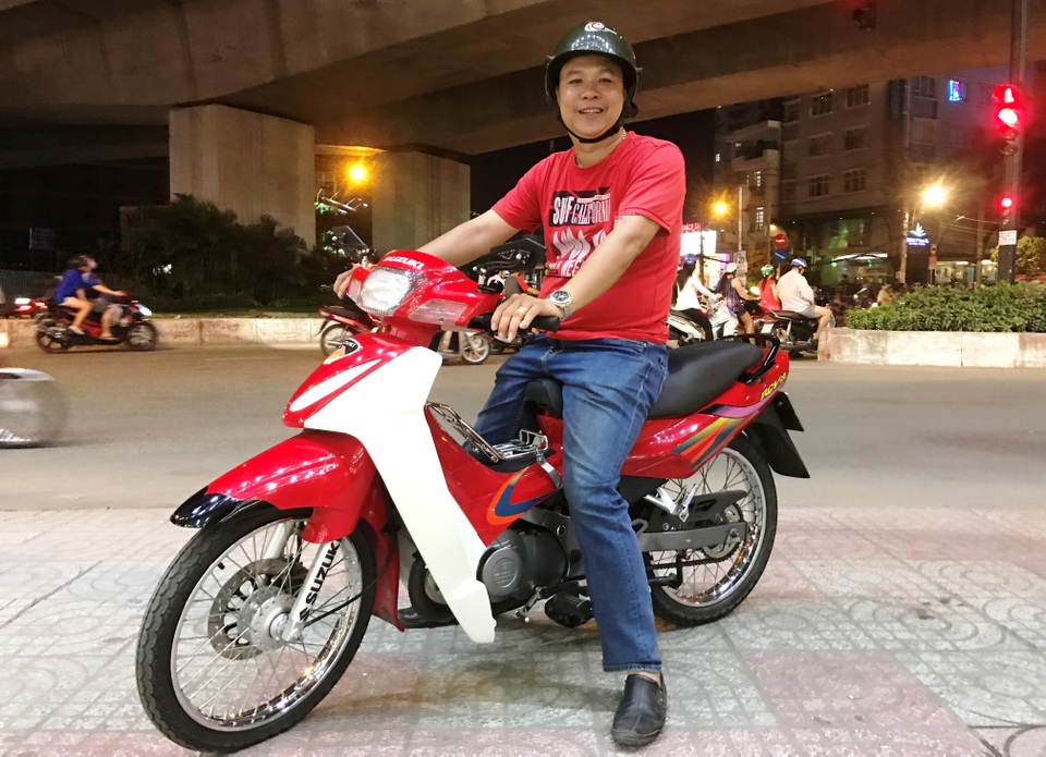 Vụ xe gian biến hoá thành xe hợp pháp: Sự cầu thị của Công an huyện Nhà Bè! - 1 Sau 2 năm khốn đốn vì bị mất chiếc xe máy Suzuki Sport, mới đây, anh Tuyền đã được Công an huyện Nhà Bè bàn giao lại tài sản.