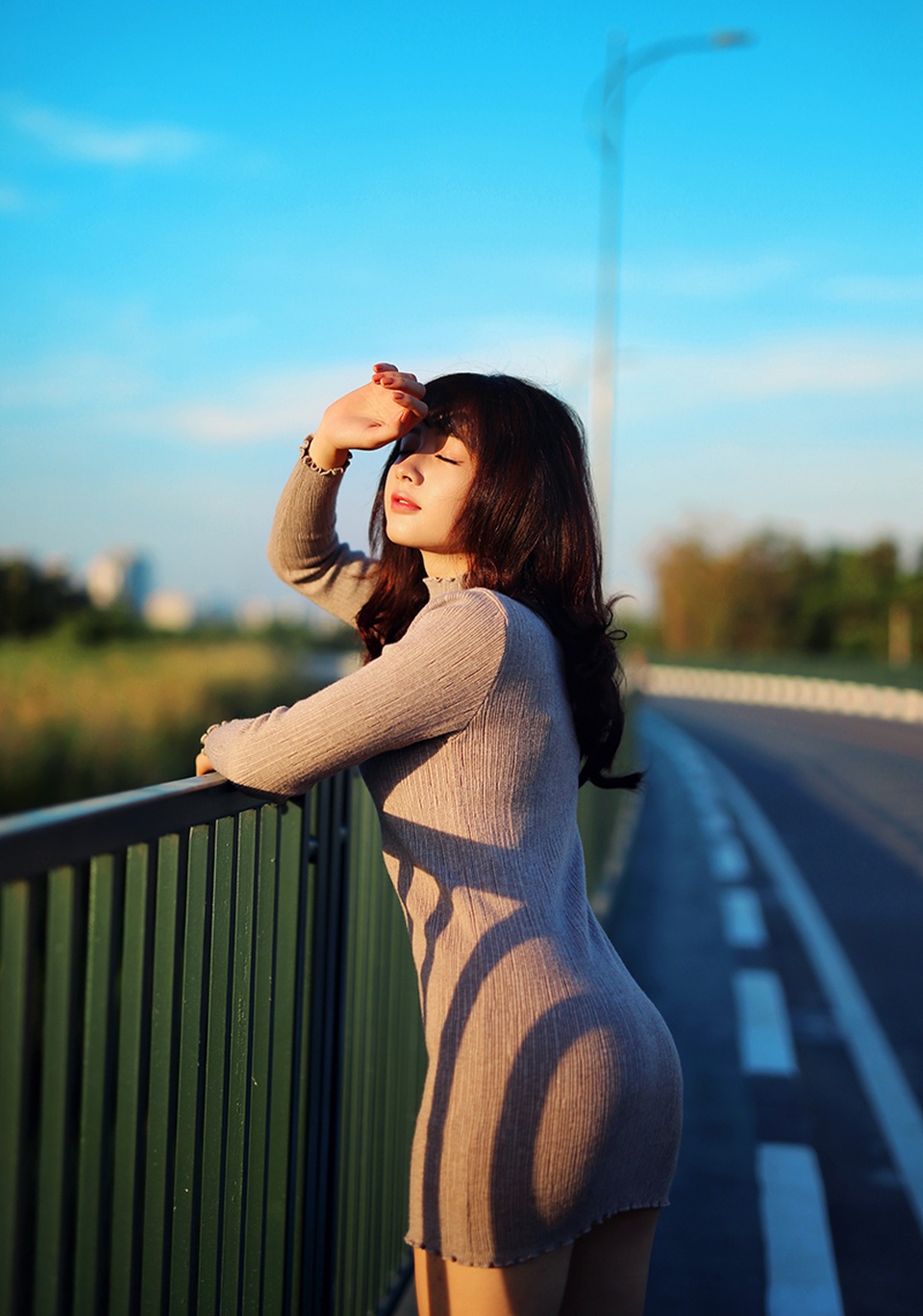 Mấy năm qua, Lê Hương vẫn luôn là gương mặt mẫu ảnh được yêu thích tại Sài Gòn. Tuy nhiên, cô chưa từng đi sâu vào giới nghệ sĩ.