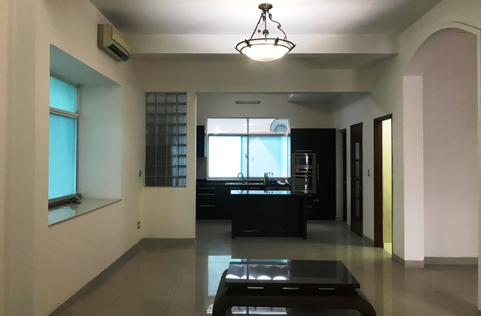 “Đột nhập” xưởng chế ma túy lớn nhất nước - 11 Bên trong căn biệt thự, từng là xưởng sản xuất ma túy của đường dây sản xuất, tiêu thụ ma túy lớn nhất cả nước từ trước đến nay.