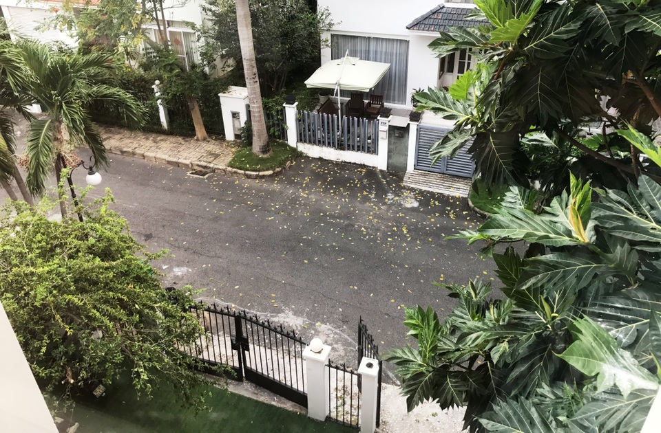 “Đột nhập” xưởng chế ma túy lớn nhất nước - 2 Vị trí từ căn biệt thự, từng là xưởng sản xuất ma túy, nhìn xuống đường Mỹ Kim 2, KĐT Phú Mỹ Hưng, quận 7.