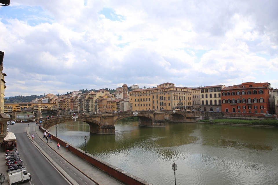 Những ngày đẹp trời ở Florence - 1
Những cây cầu bên bờ sông Arno
