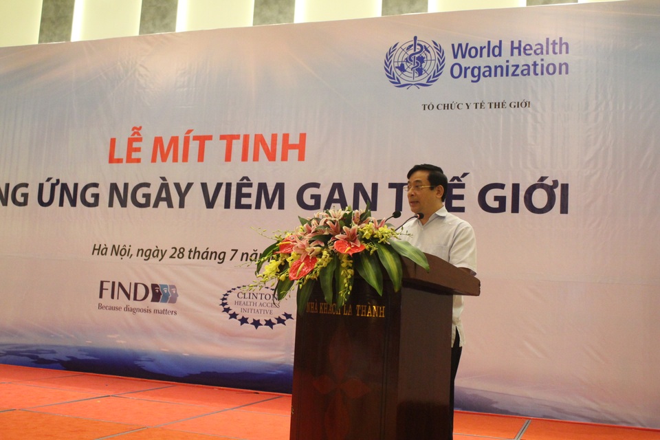 Người Việt mắc viêm gan vi rút gấp 40 lần tỉ lệ nhiễm HIV - 2 PGS.TS Lương Ngọc Khuê khuyến cáo việc giám sát chủ động bằng xét nghiệm phát hiện viêm gan vi rút ở những đối tượng có nguy cơ cao. Ảnh: L.H
