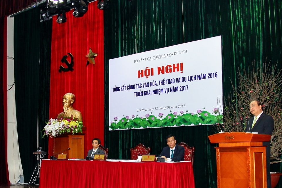 
Bộ trưởng Nguyễn Ngọc Thiện đại diện cho ngành VHTTDL tiếp thu ý kiến của Thủ tướng và hứa sẽ khắc phục những tồn tại mà Thủ tướng đã nêu
