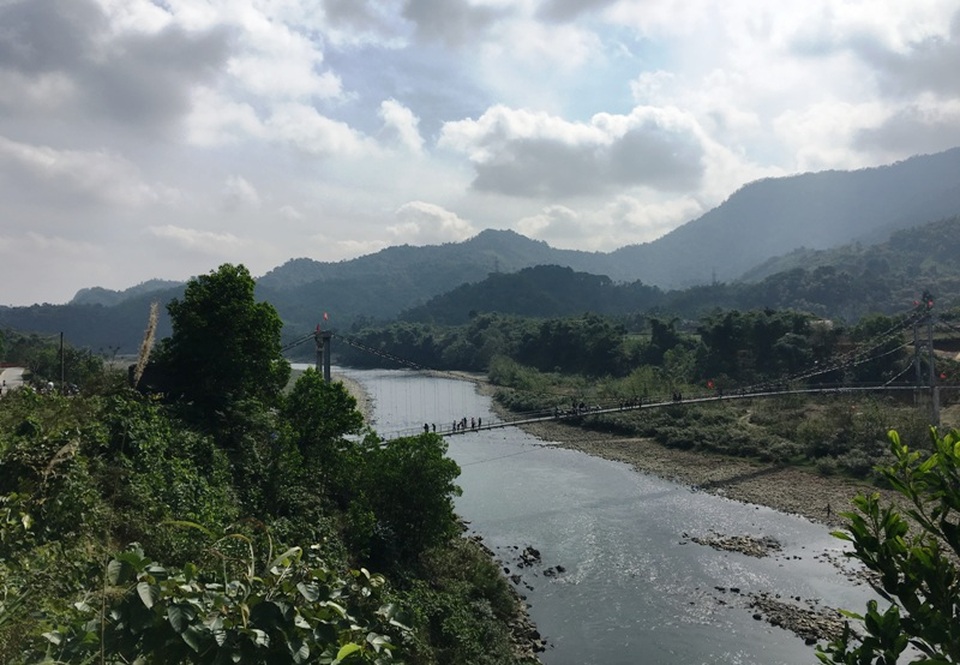Đầu xuân “lên rừng” vãn cảnh chùa, cầu may - 2 Dòng sông Chu hiền hòa, uống lượn chạy qua đền thờ danh nhân Cầm Bá Thước và Bà Chúa thượng ngàn rồi xuôi xuống đền Cô Thác Mạ.
