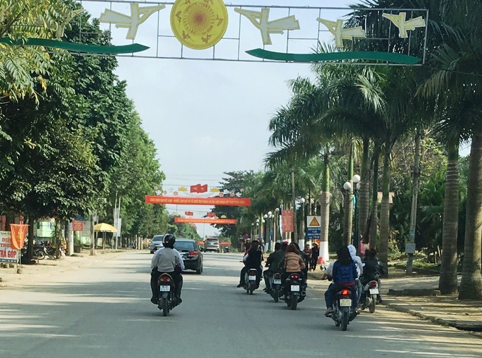 Ngày Tết nhan nhản cảnh người tham gia giao thông không tuân thủ luật - 10 Mặc dù nhiều người vi phạm luật giao thông nhưng ít bị lực lượng chức năng xử lý