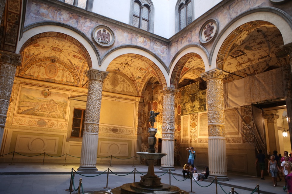 Những ngày đẹp trời ở Florence - 4
Florence thành phố của các tác phẩm nghệ thuật