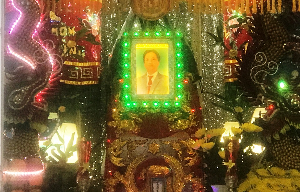 Làm rõ cái chết của người đàn ông tại trụ sở công an phường - 2 Gia đình tổ chức hậu sự cho ông Tân.