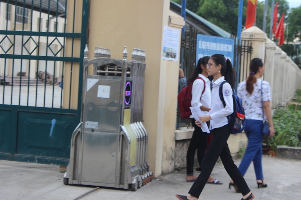 Hà Tĩnh: Hơn 700 thí sinh chuẩn bị bước vào thi khối chuyên - 1 Sáng nay, tại trường THPT Chuyên Hà Tĩnh sẽ thi các môn : Vật Lý, Sinh học, Tiếng Anh, Hóa học, Sinh học