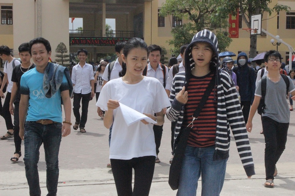 Hà Tĩnh: Không đọc kỹ đề, nhiều thí sinh sợ mất điểm môn tiếng Anh - 1 Nhiều thí sinh nhận xét đề thi năm nay khó hơn so với những năm trước