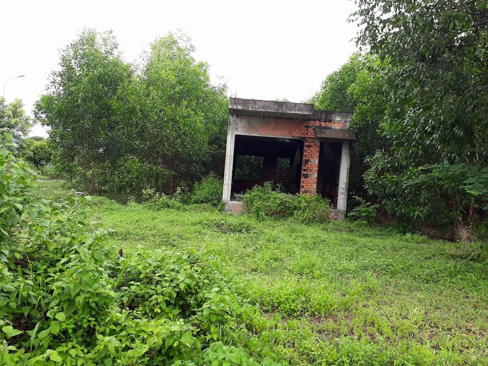 Hiện tại diện tích các công trình đã xây dựng lấp đầy dự án chỉ như một vệt chấm li ti trên bản đồ quy hoạch